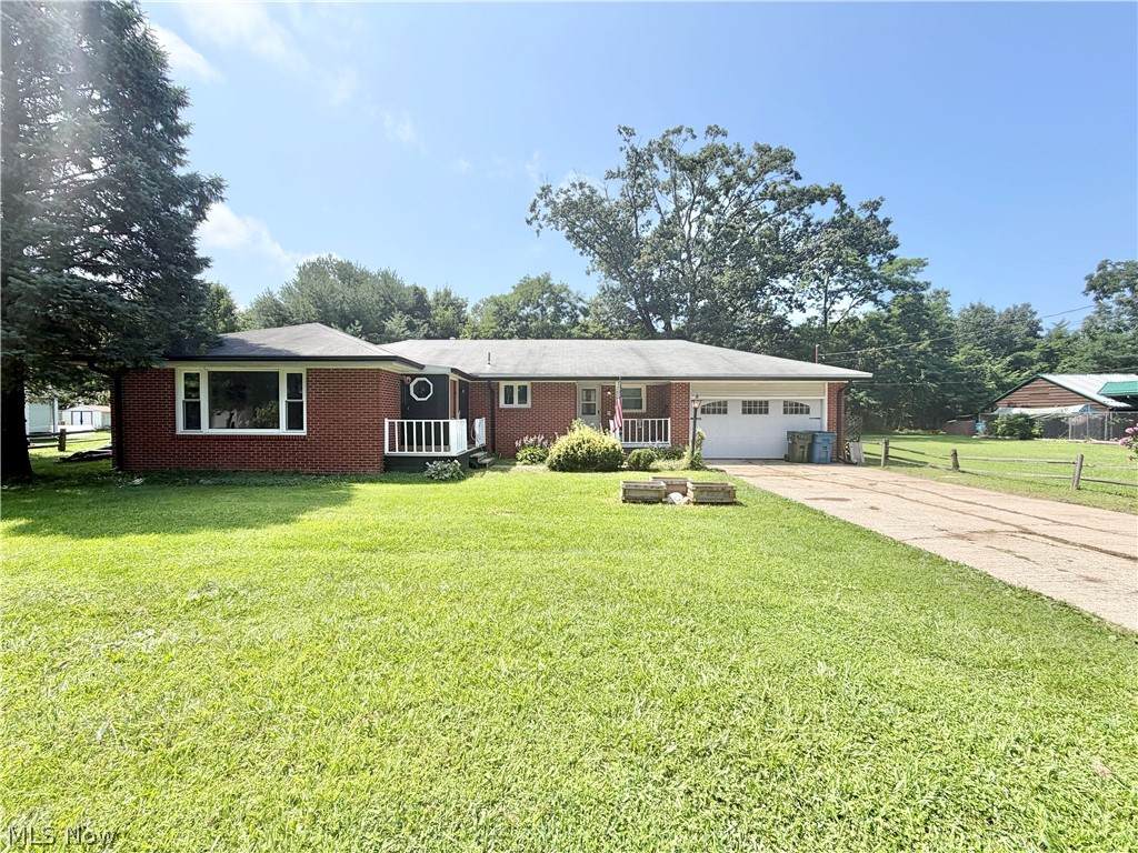 728 Hazelwood Drive - Photo 1