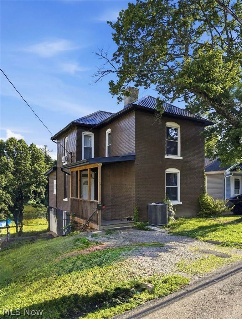 1554 Wheeling Avenue - Photo 1