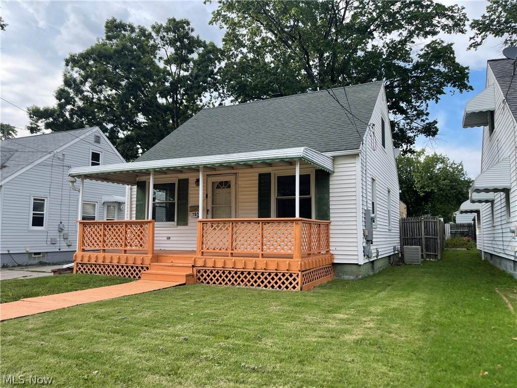 757 Davies Avenue - Photo 1
