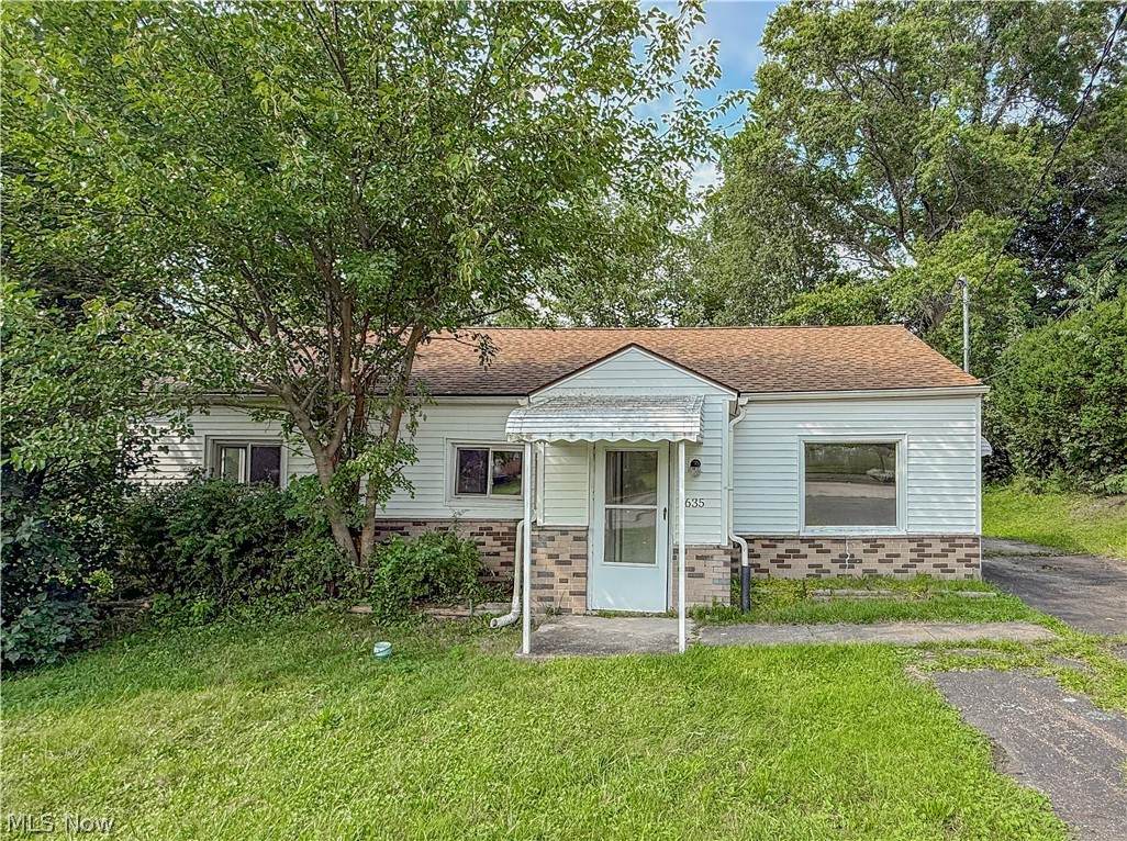 1635 Bronson Road - Photo 1