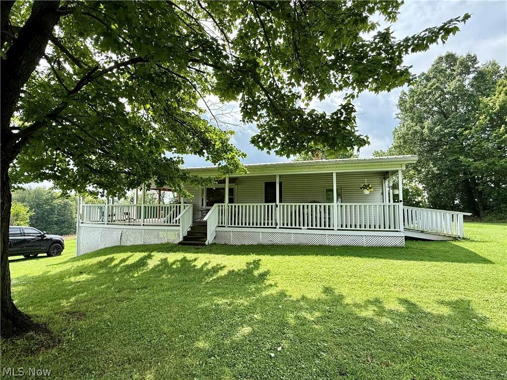 7176 Pearl Road - Photo 1