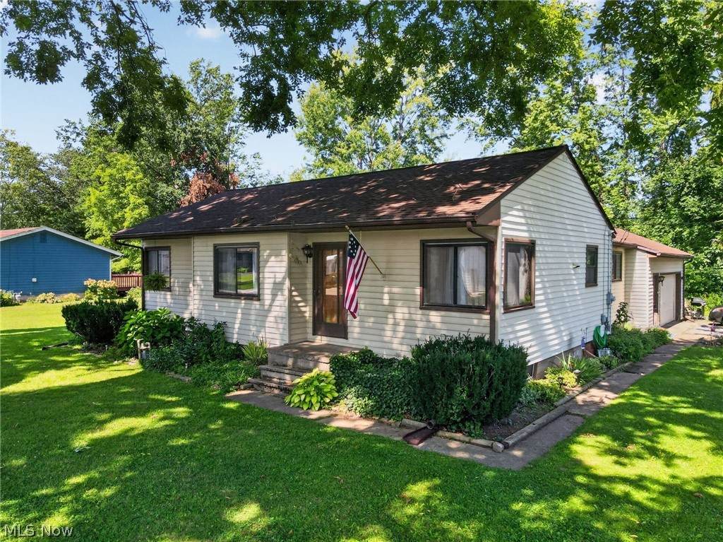 306 Everett Street - Photo 1