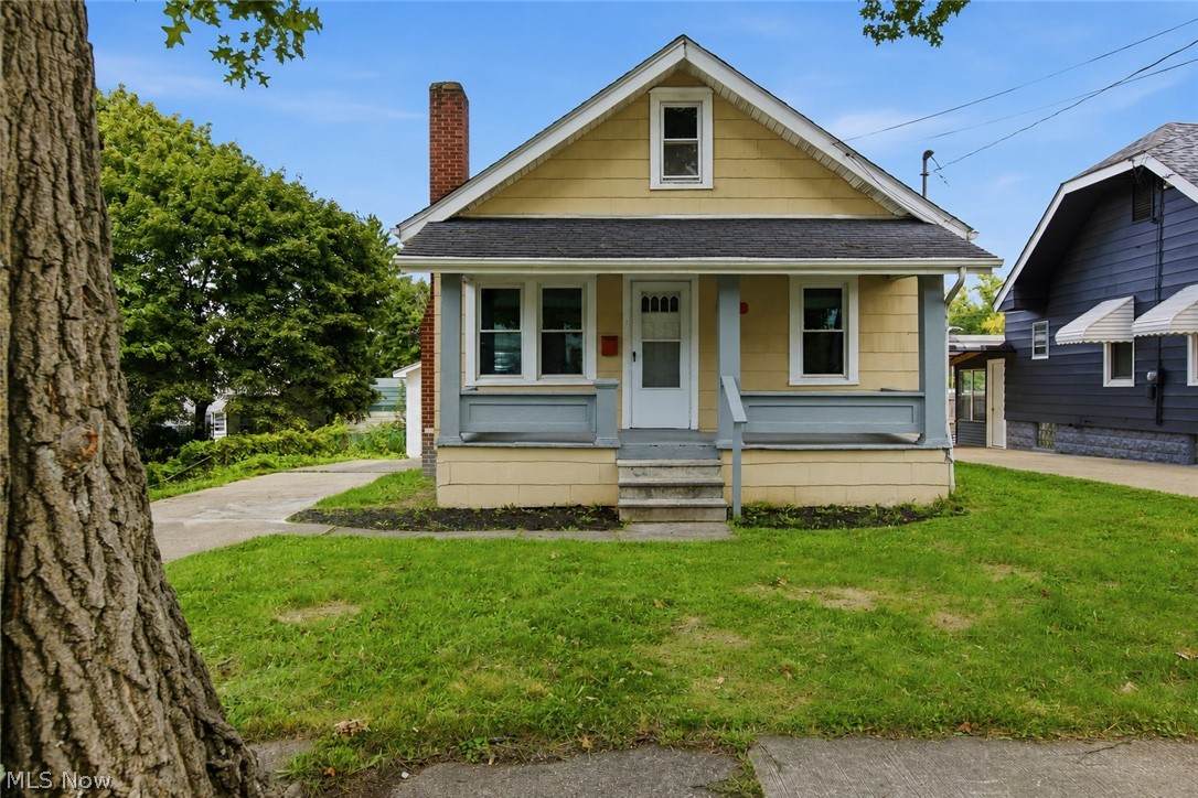 975 Corwin Avenue - Photo 1