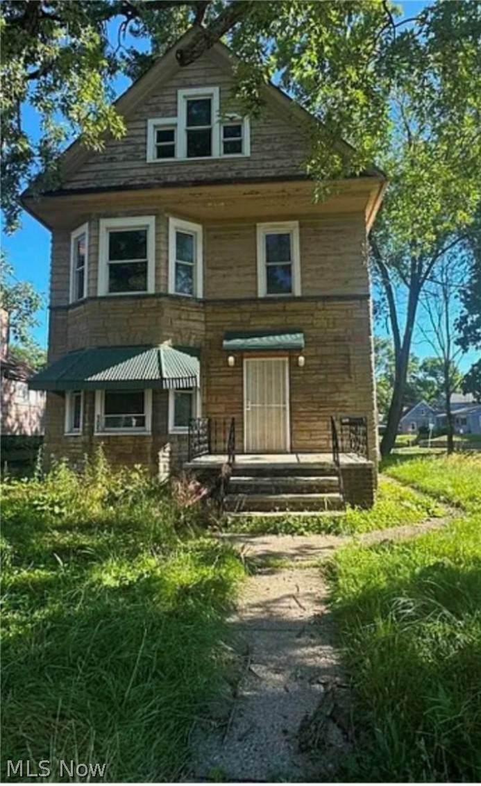 905 Buchtel Avenue - Photo 1
