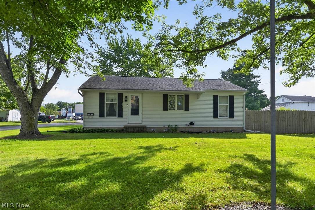 106 Howe Street - Photo 1