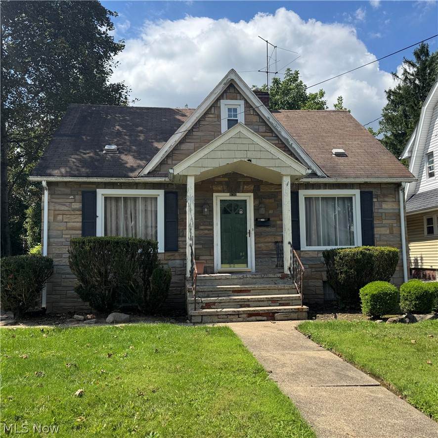 836 Mercer Avenue - Photo 1