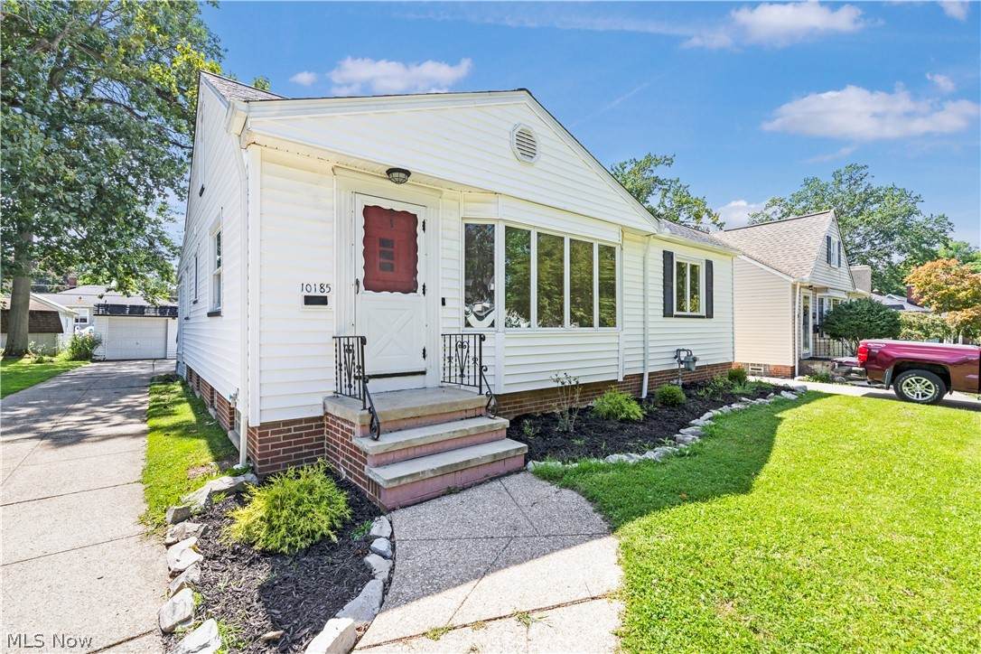 10185 Chesterfield Drive - Photo 1