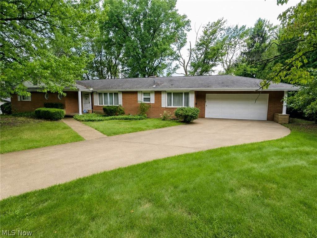 1815 Glenmont Drive - Photo 1