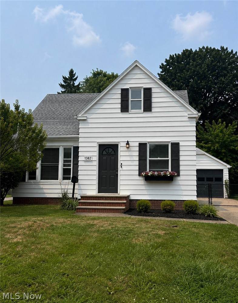 1382 Sunset Road - Photo 1
