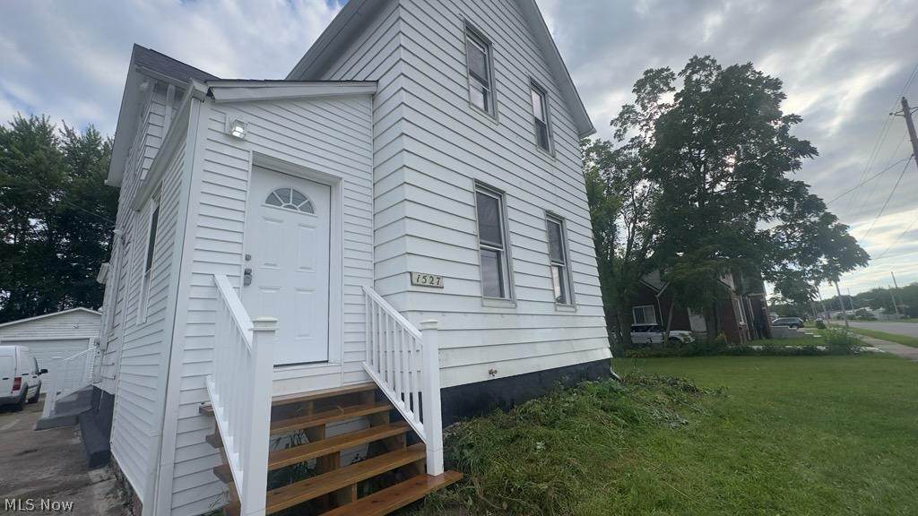 1527 19th Street - Photo 1