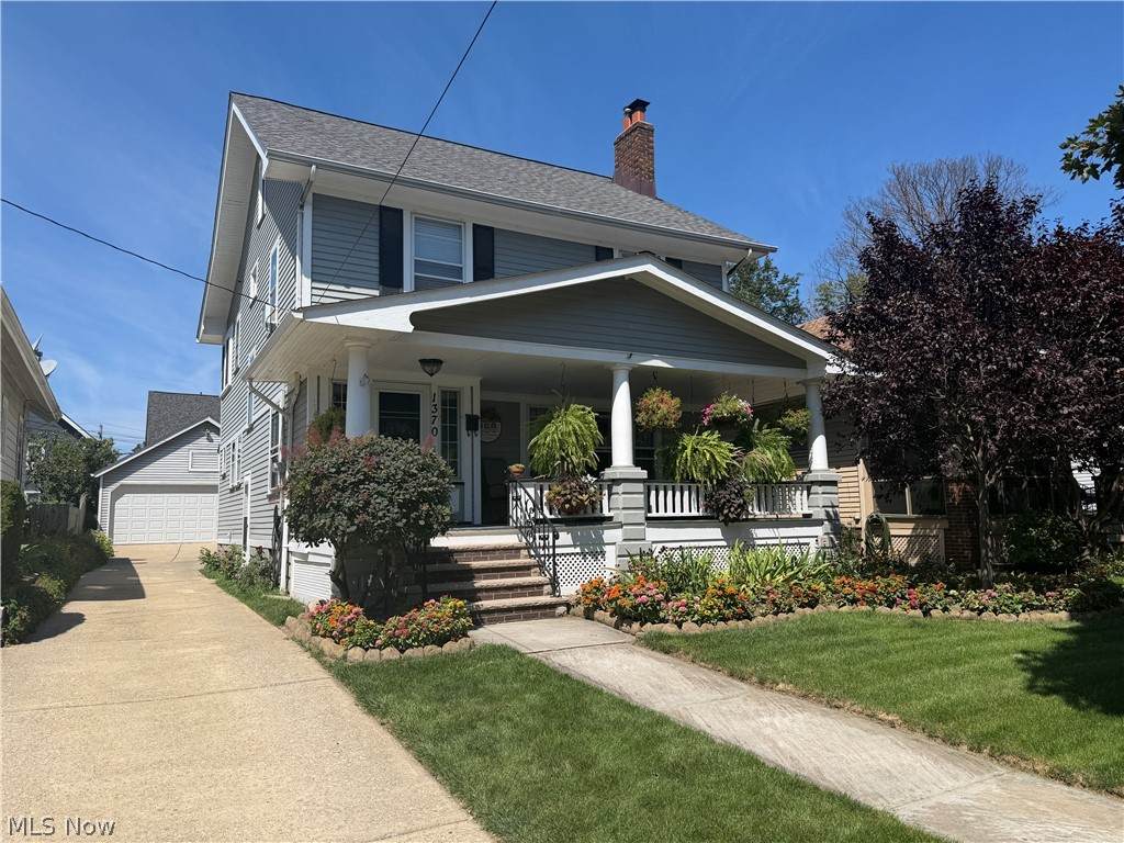 1370 Mathews Avenue - Photo 1