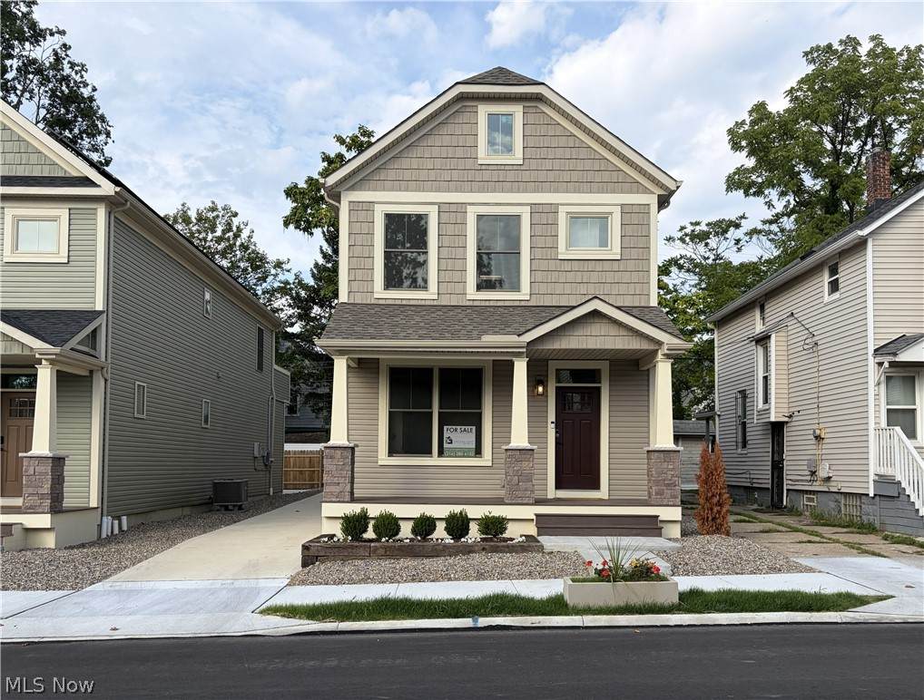 1885 Woodlawn Avenue - Photo 1