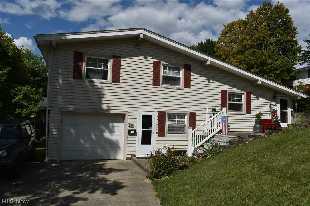 1220 Ivy Street - Photo 1