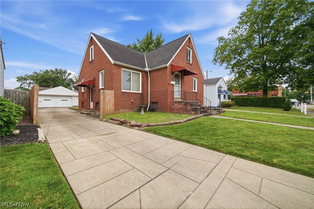 13917 Emery Avenue - Photo 1