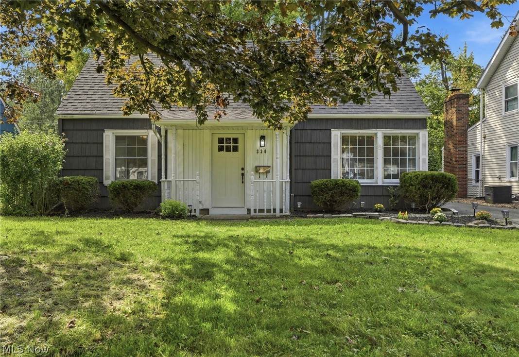 330 Inwood Boulevard - Photo 1