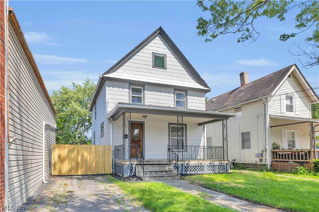 909 Lake Avenue - Photo 1