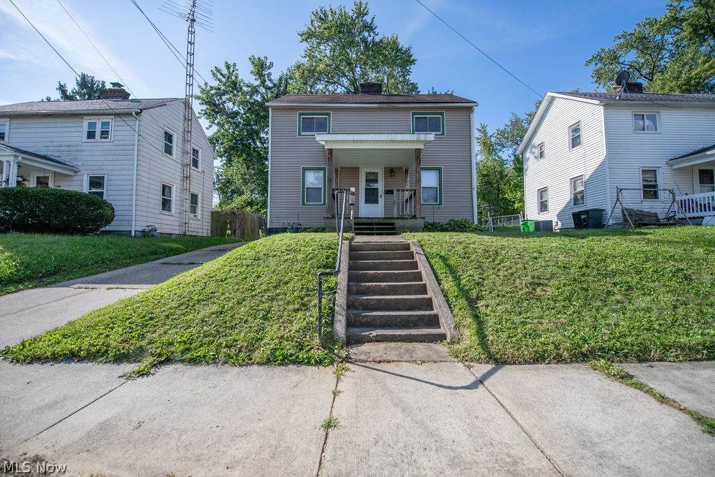 747 Waugh Street - Photo 1