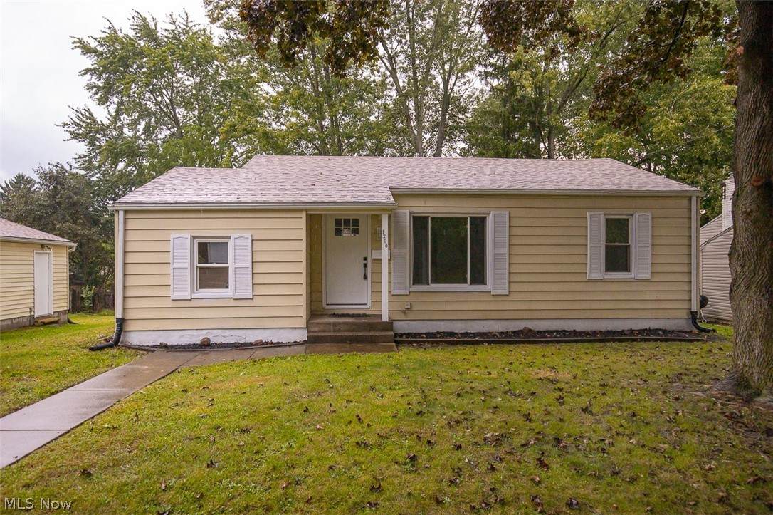 1208 Roslyn Avenue - Photo 1