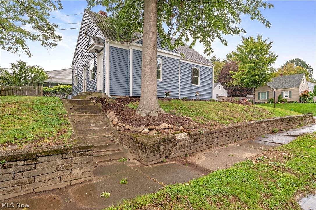 137 Rosewood Avenue - Photo 1