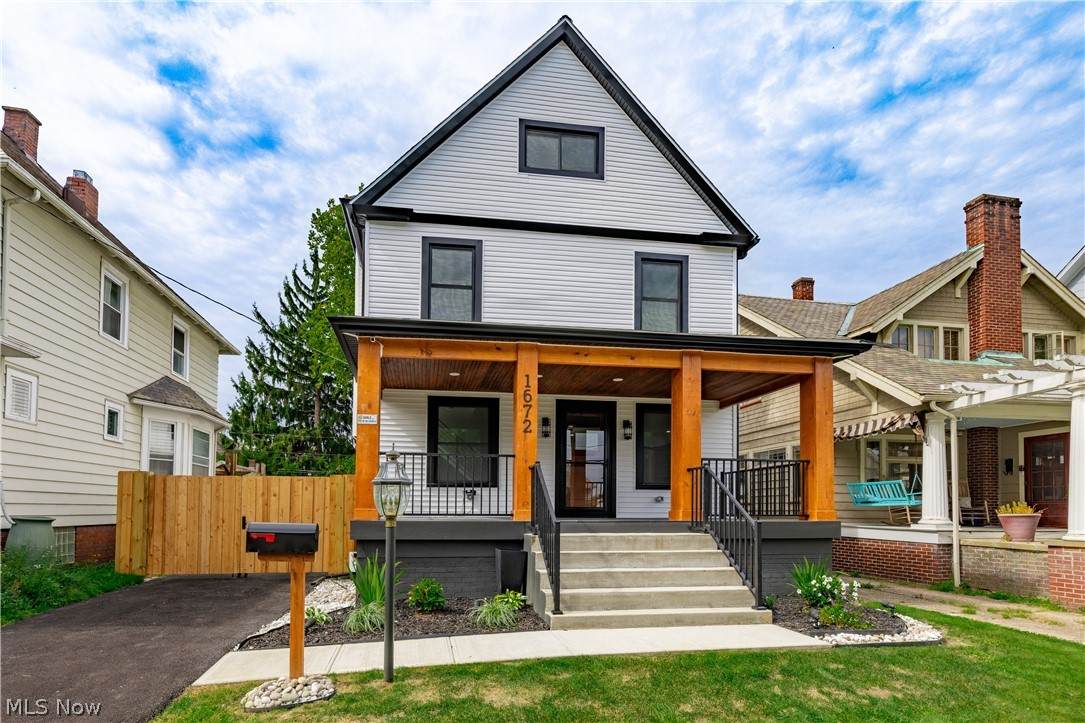 1672 Robinwood Avenue - Photo 1