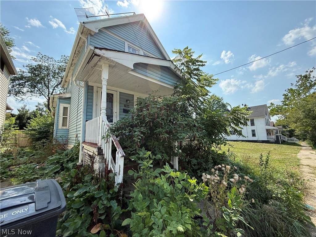 7908 Vineyard Avenue - Photo 1