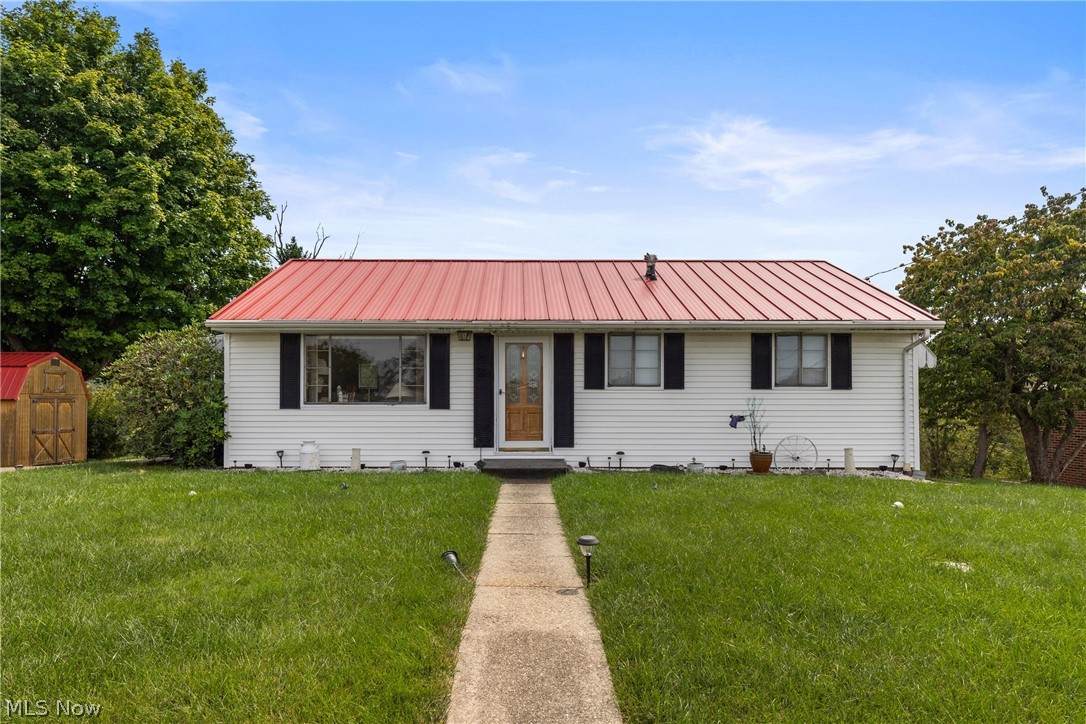 311 Hillcrest Drive - Photo 1
