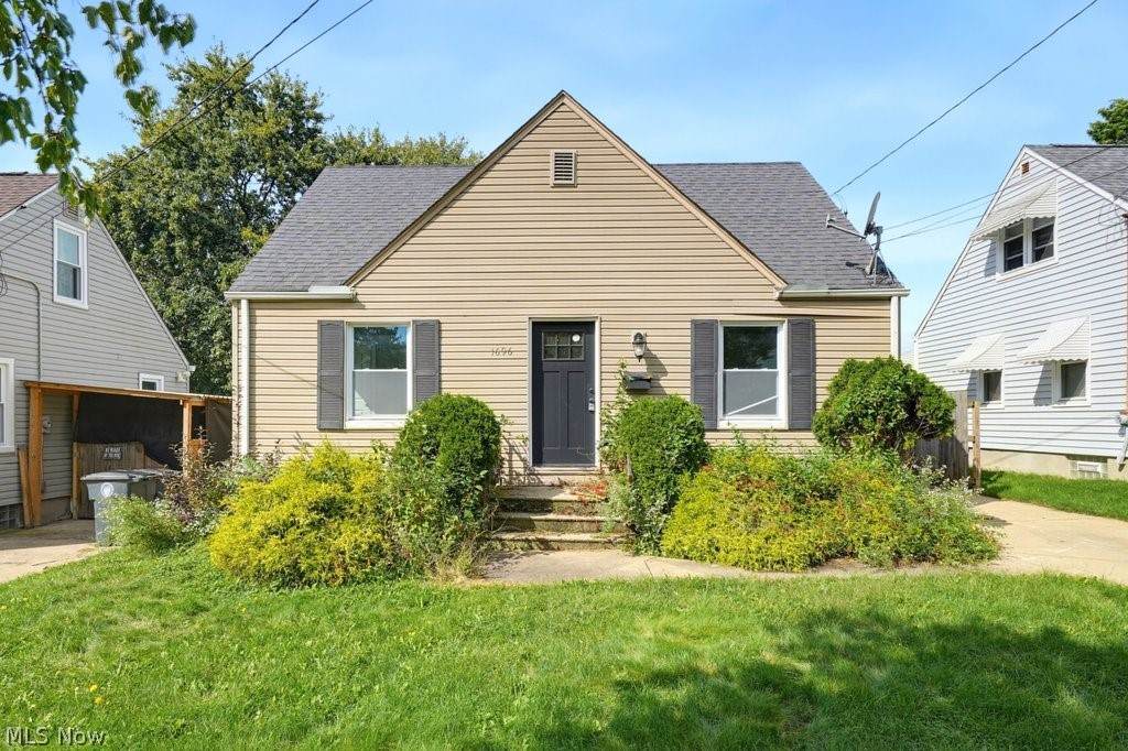 1696 Oakwood Avenue - Photo 1