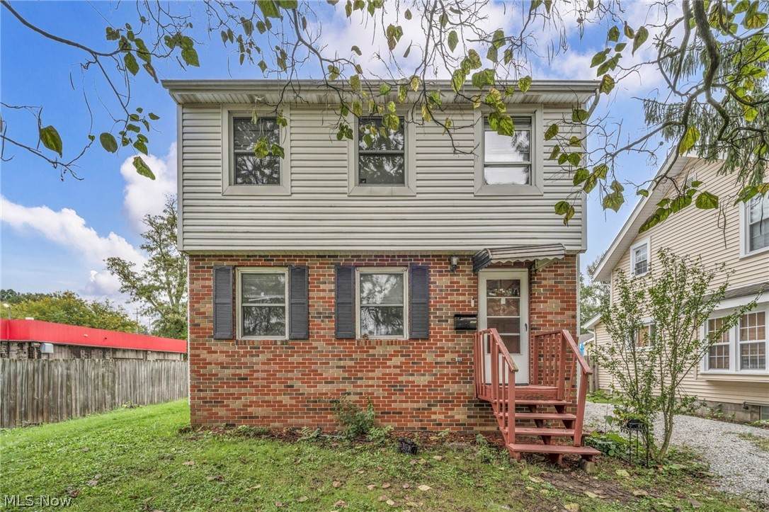 1371 Sorin Avenue - Photo 1