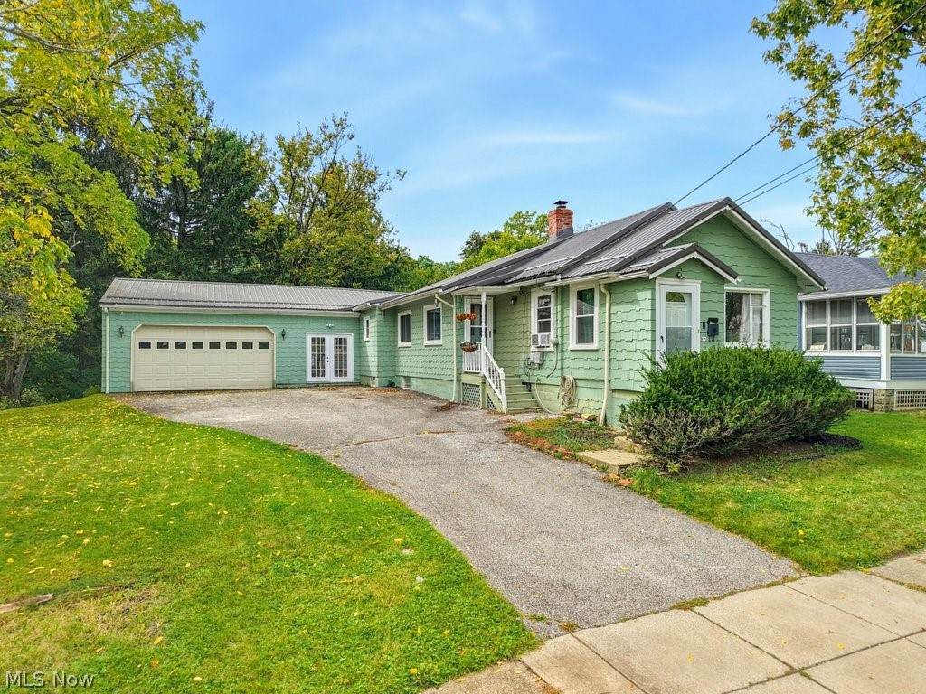 32 Oakwood Avenue - Photo 1
