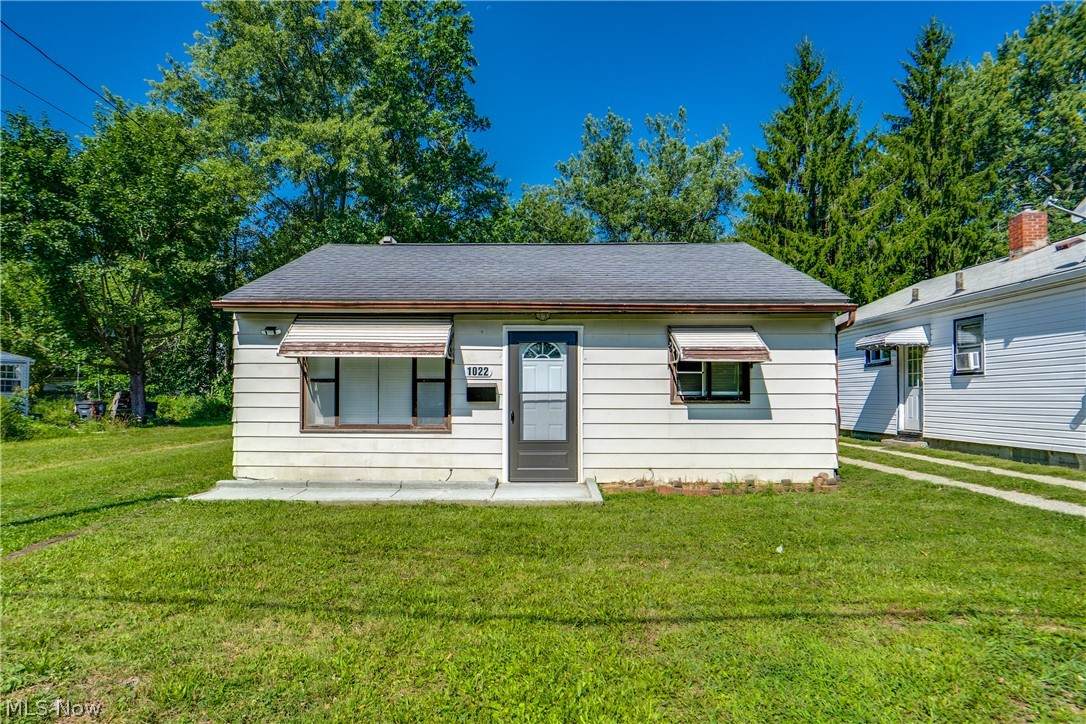 1022 Merton Avenue - Photo 1