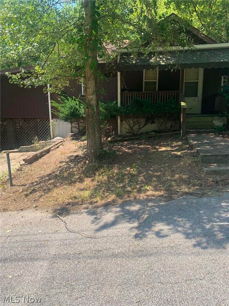 512 Adams Street - Photo 1