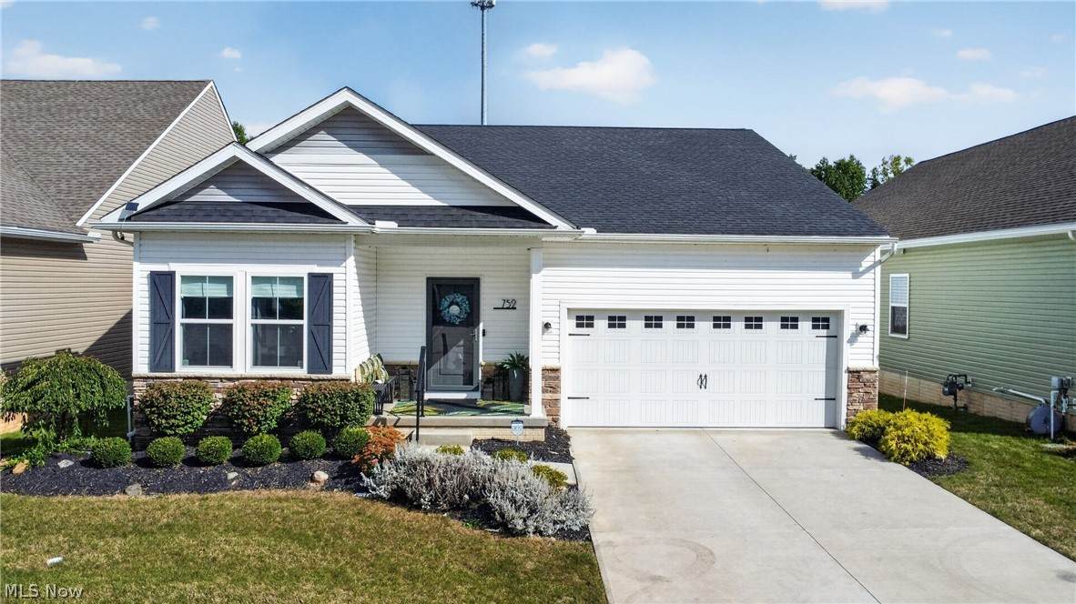 752 Hampshire Court - Photo 1