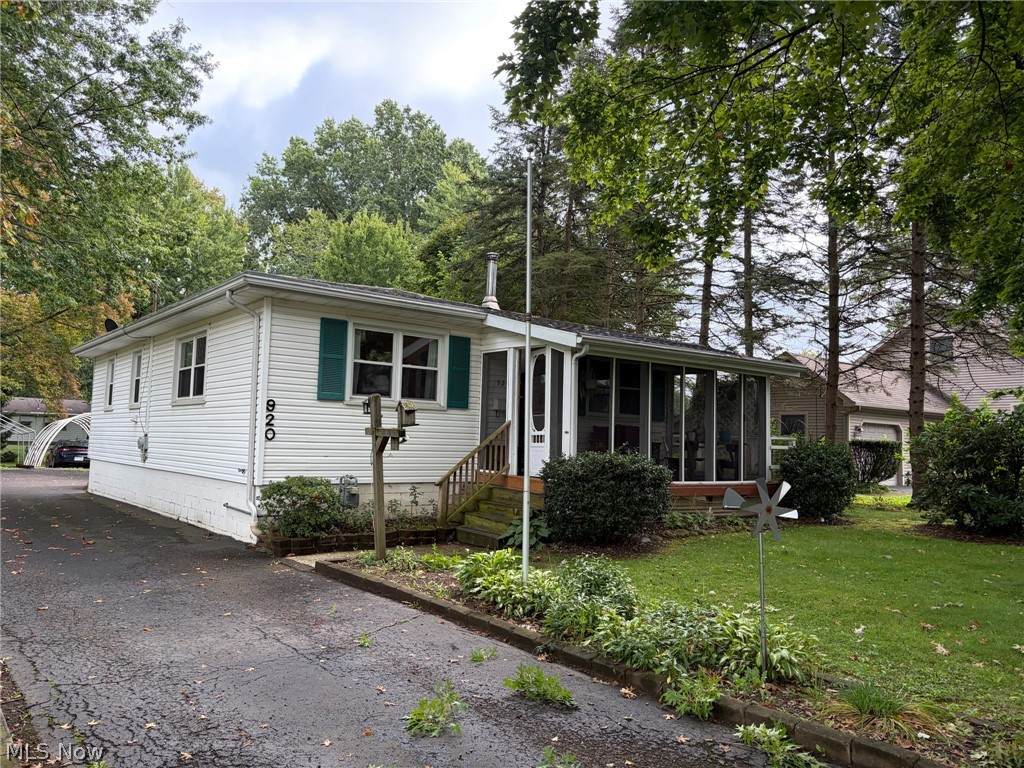 920 Morris Avenue - Photo 1