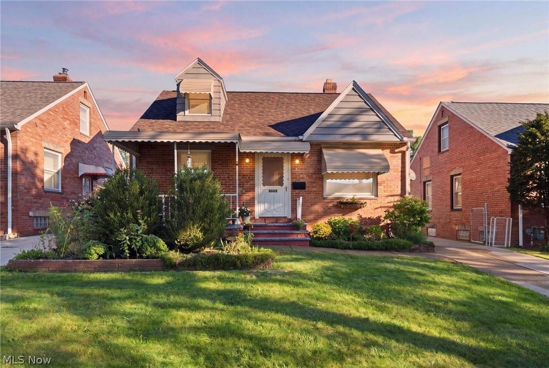 8608 Morton Avenue - Photo 1