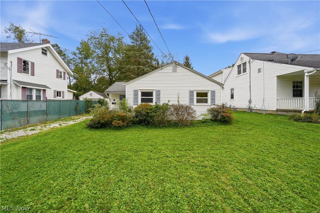 155 Hawk Avenue - Photo 1