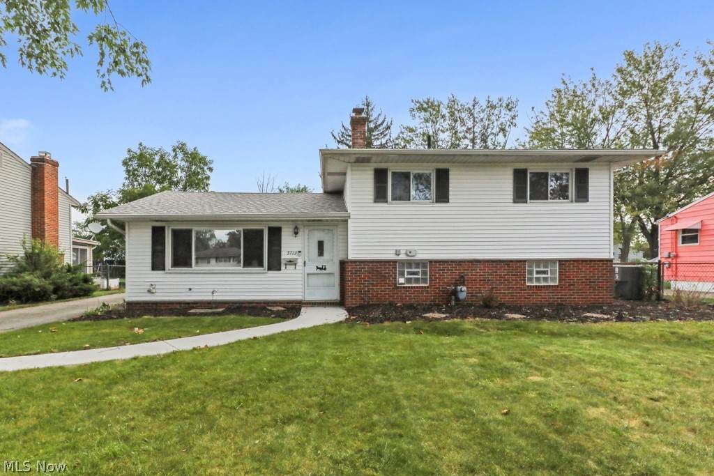 5713 Vickie Lane - Photo 1