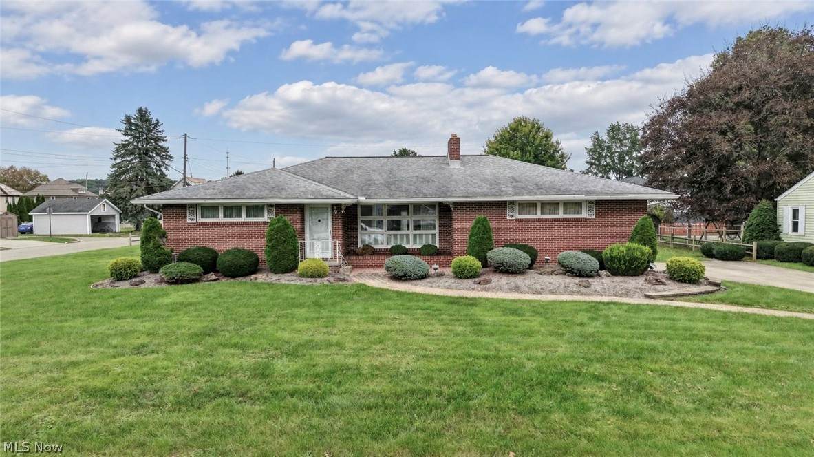 617 Oak Ave Sw - Photo 1