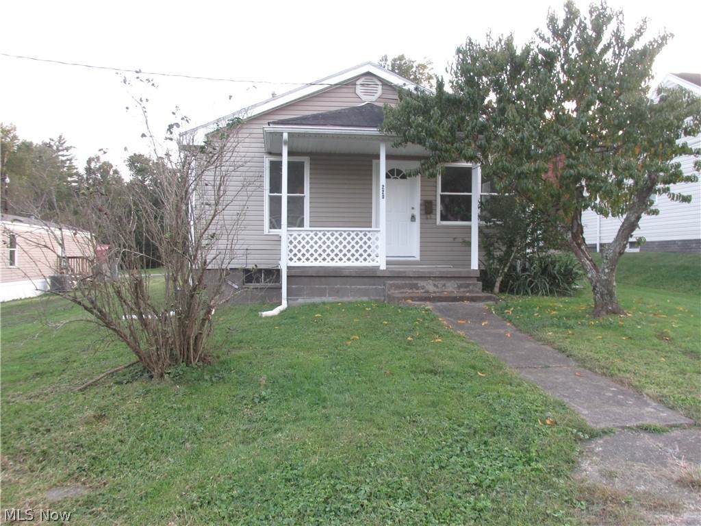 220 Grant St. - Photo 1