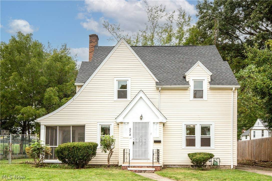 574 Moreley Avenue - Photo 1
