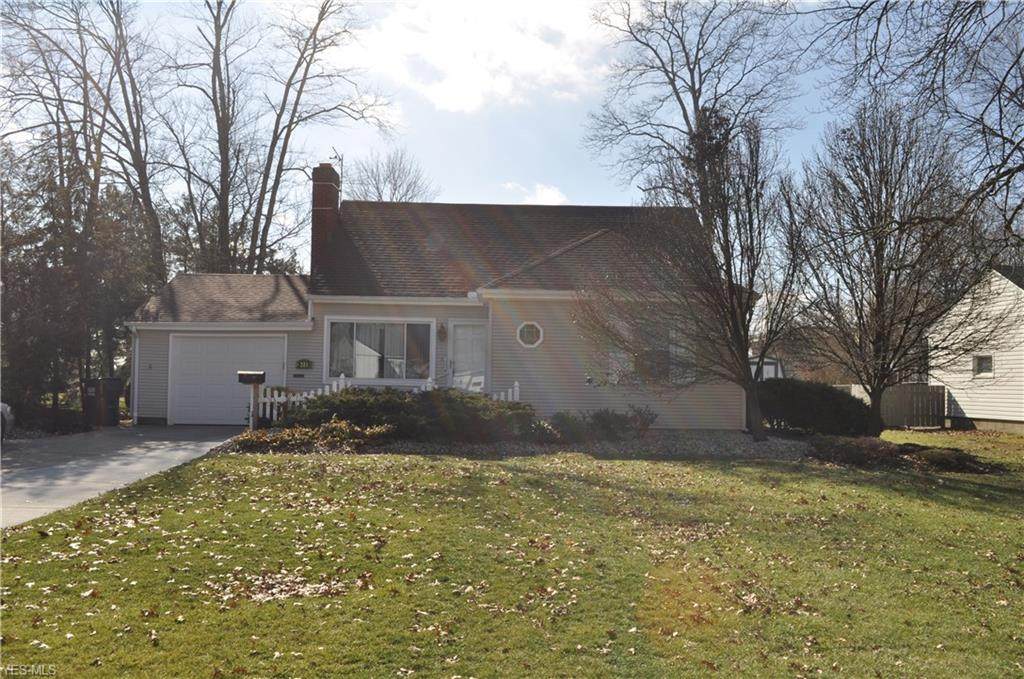 221 Fairground Boulevard - Photo 1