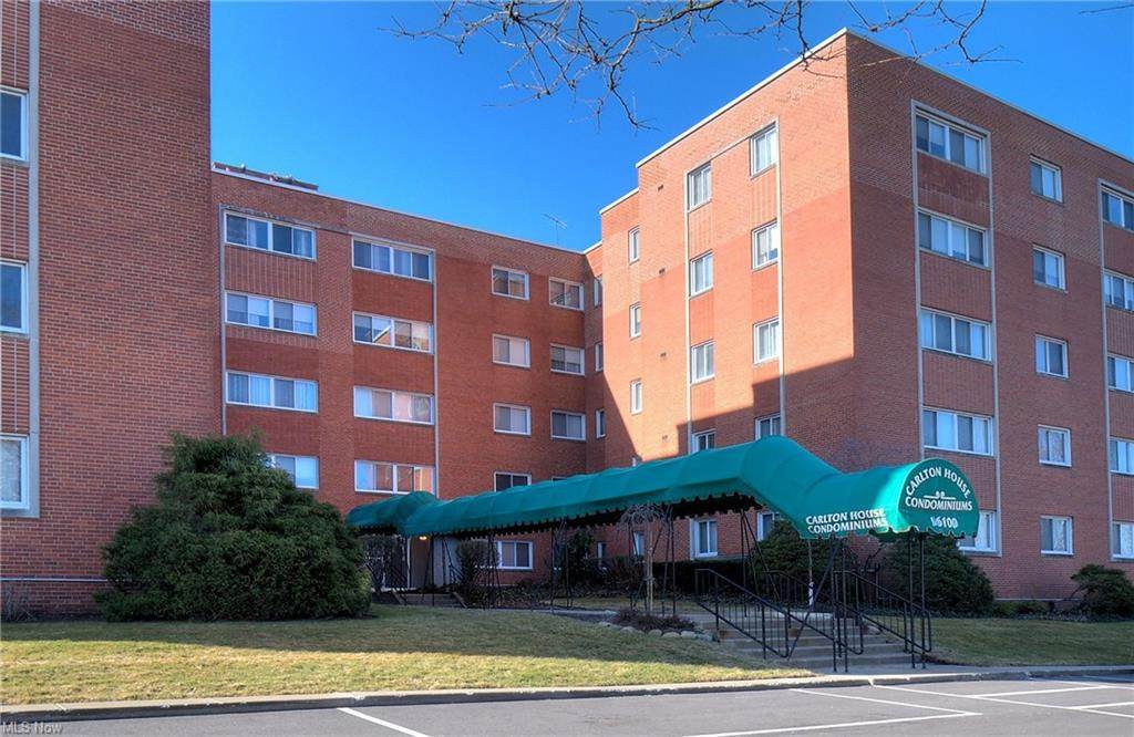 16100 Van Aken Boulevard - Photo 1