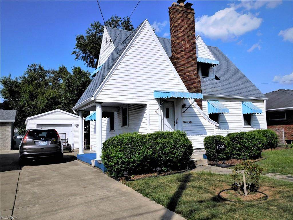 1201 Lakeview Drive - Photo 1