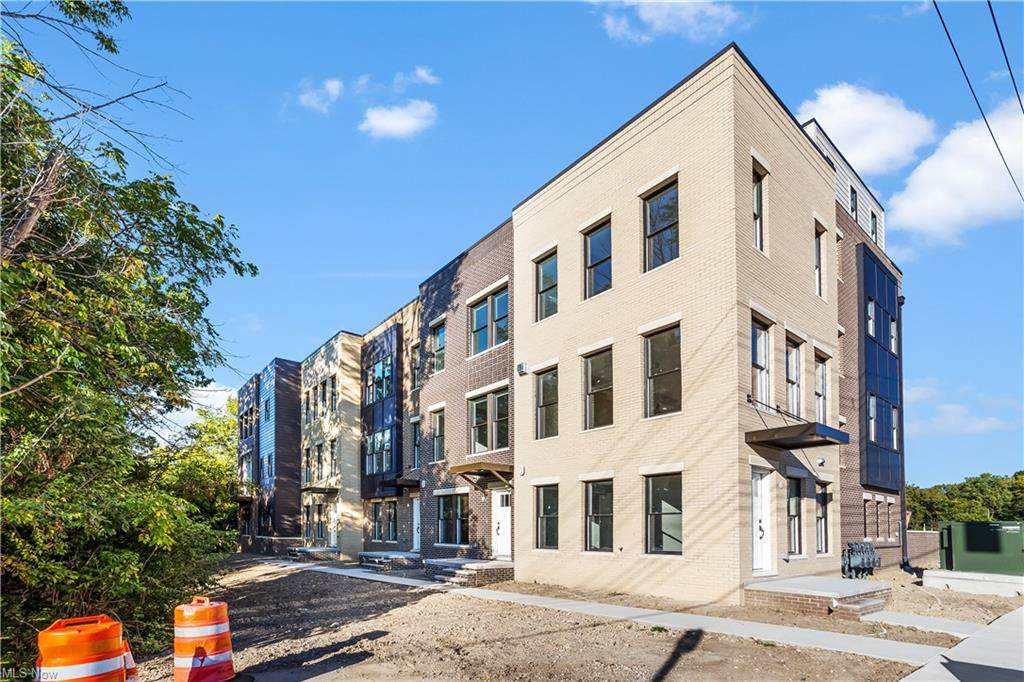 11215 North Park Place - Photo 1