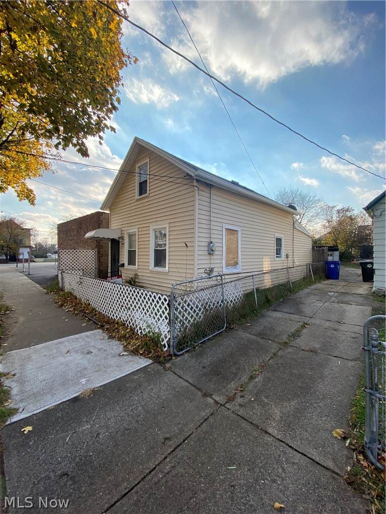 1984 52nd Street - Photo 1