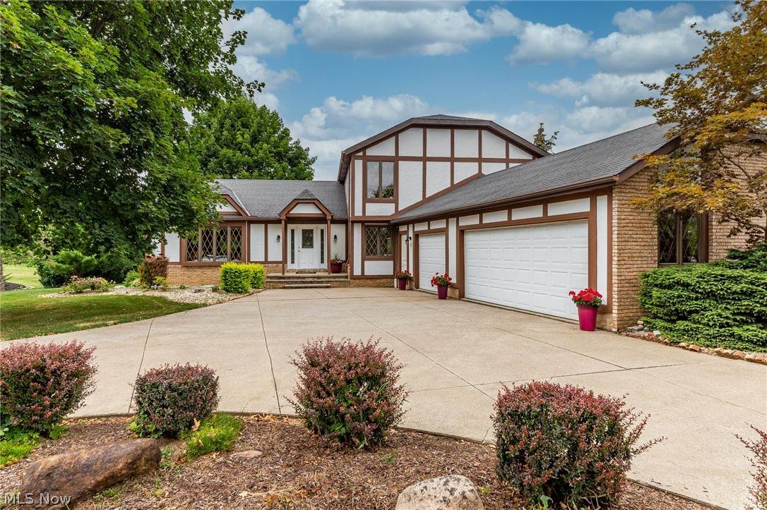 65 Valley Brook Boulevard - Photo 1