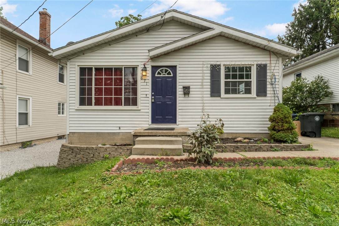 671 Oxford Avenue - Photo 1