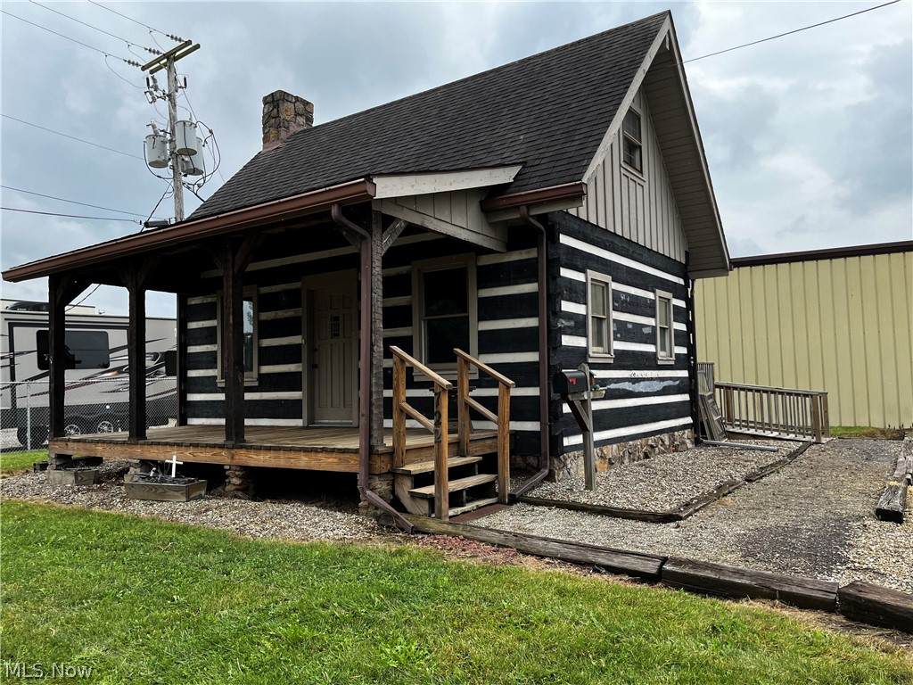 722 Front Avenue - Photo 1