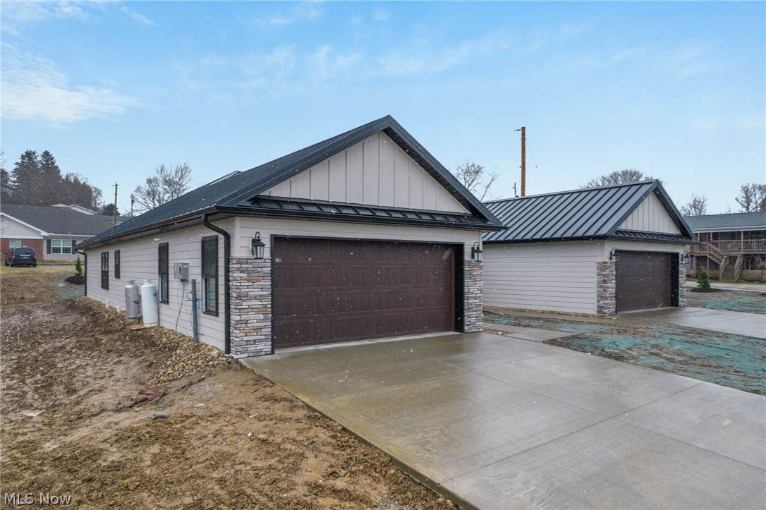 1001 Sycamore Lane - Photo 1