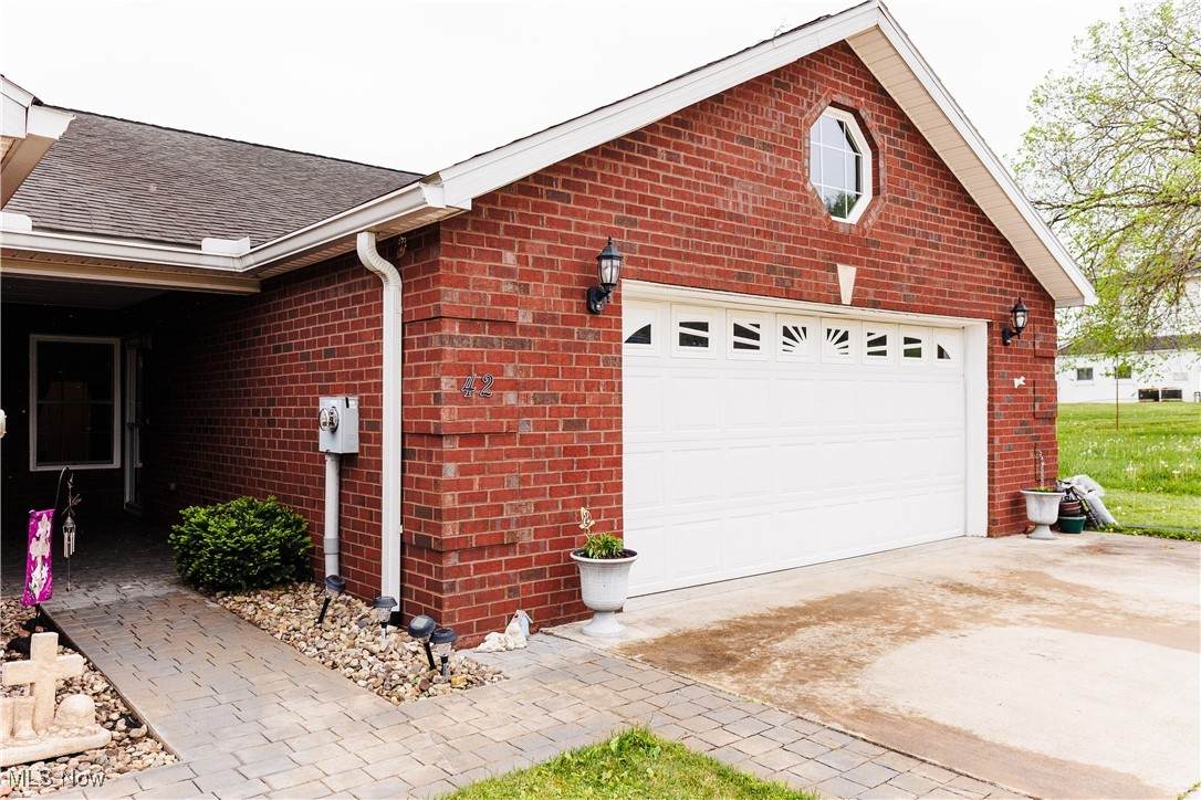 42 Turnberry Lane - Photo 1