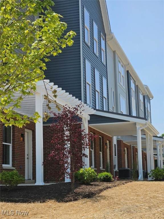606 Mull Avenue - Photo 1